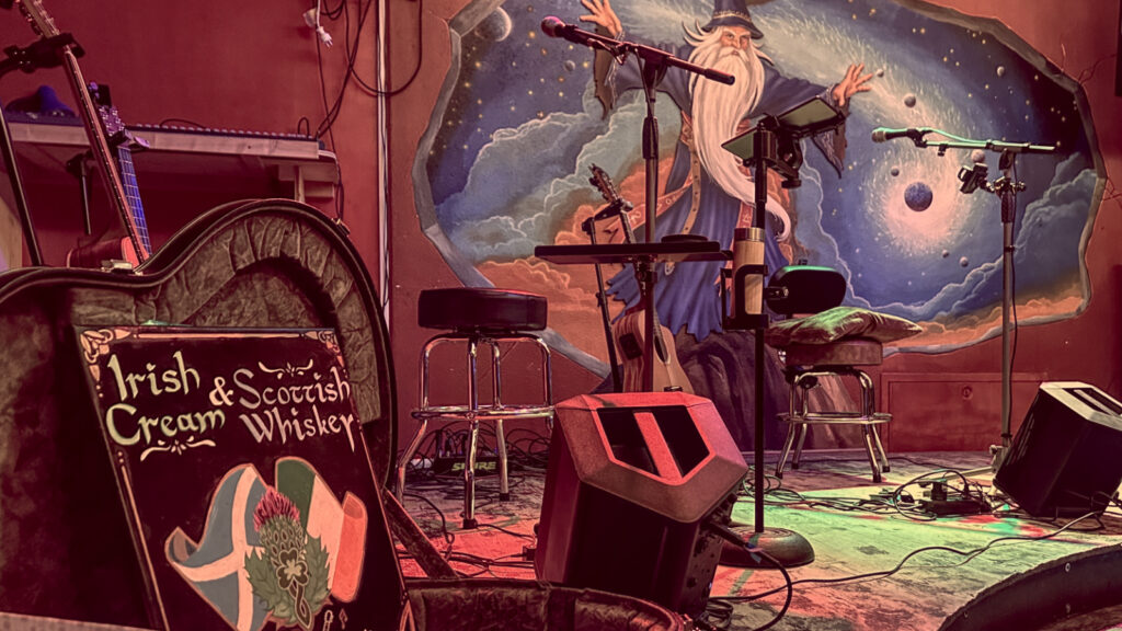 Musik Cafe Weyhalla, Weyarn, Irish Folk & Scottish Music, Irish Cream & Scottish Whiskey, Bährle Claudia und Thomas das Irish Folk Duo aus dem Chiemgau. 28.02.2025,