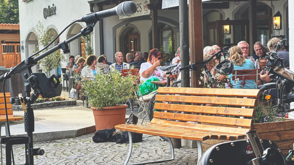 Mei Musi Sommer Siegsdorf 2025, Irish Cream & Scottish Whiskey, Irish Folk & Scottish Music, Bährle Claudia und Thomas das Irish Folk Duo aus dem Chiemgau,